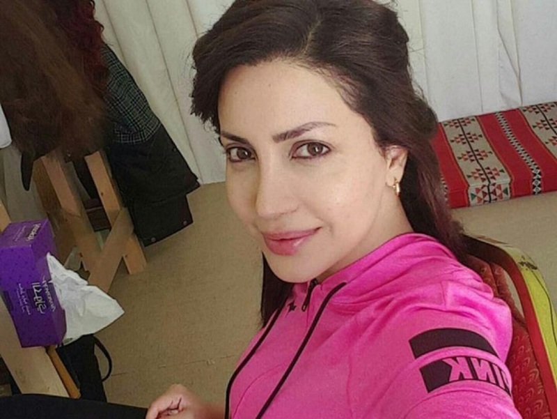 فيديو نسرين طافش تتحدى منتقديها باختبار بدون مكياج على الهواء.. شاهدوا طبيعة وجهها الحقيقية